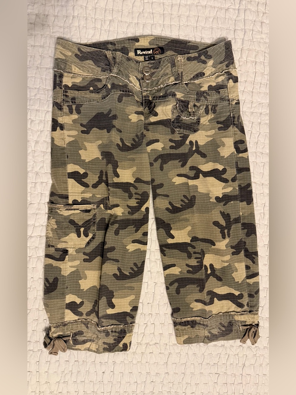 Rewind Women’s Camo Cargo Capri - Green Camo